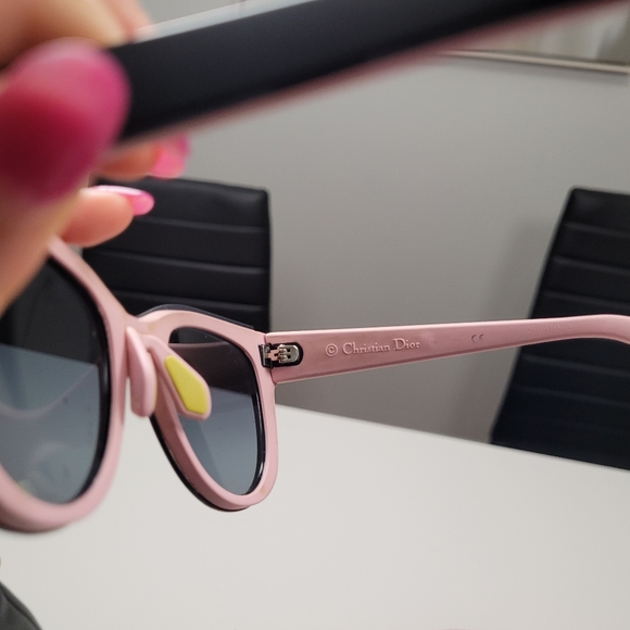 Christian Dior Sunglasses - Picture 7 of 9